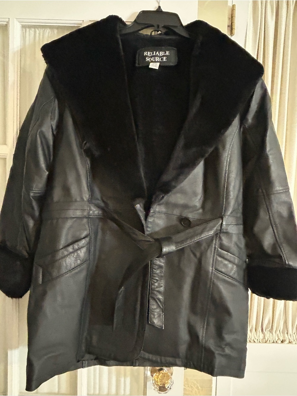 Vintage Women's Genuine 100% Leather Coat with Plush Faux Fur Collar and Lining